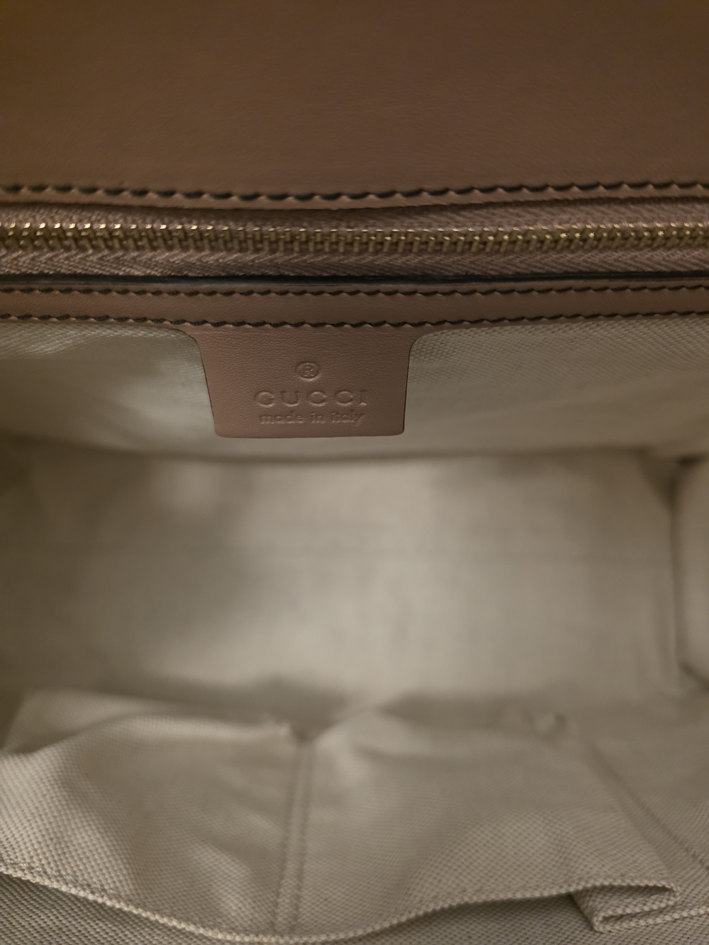 **Authentic** Gucci Emily GG Logo Canvas Chain Shoulder Tote with Tassel - Picture 4 of 14